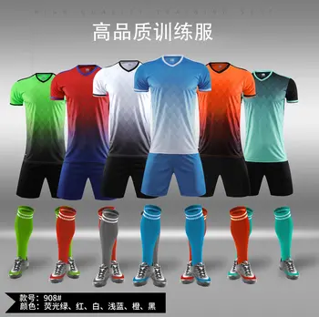 Özelleştirilmiş futbol Tişört seti, çabuk kuruyan malzeme, nefes alabilen, hafif, anti-UV, takım logosunu ve numaralarını yazdırabilir.